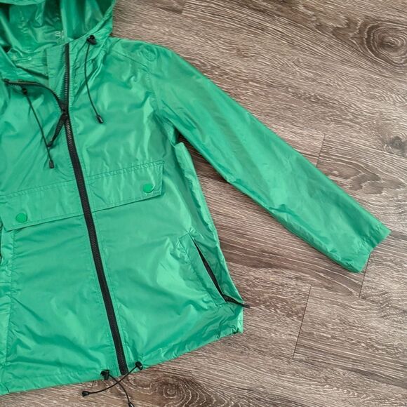 Isle Jacobson Raincoat - Picture 3 of 9